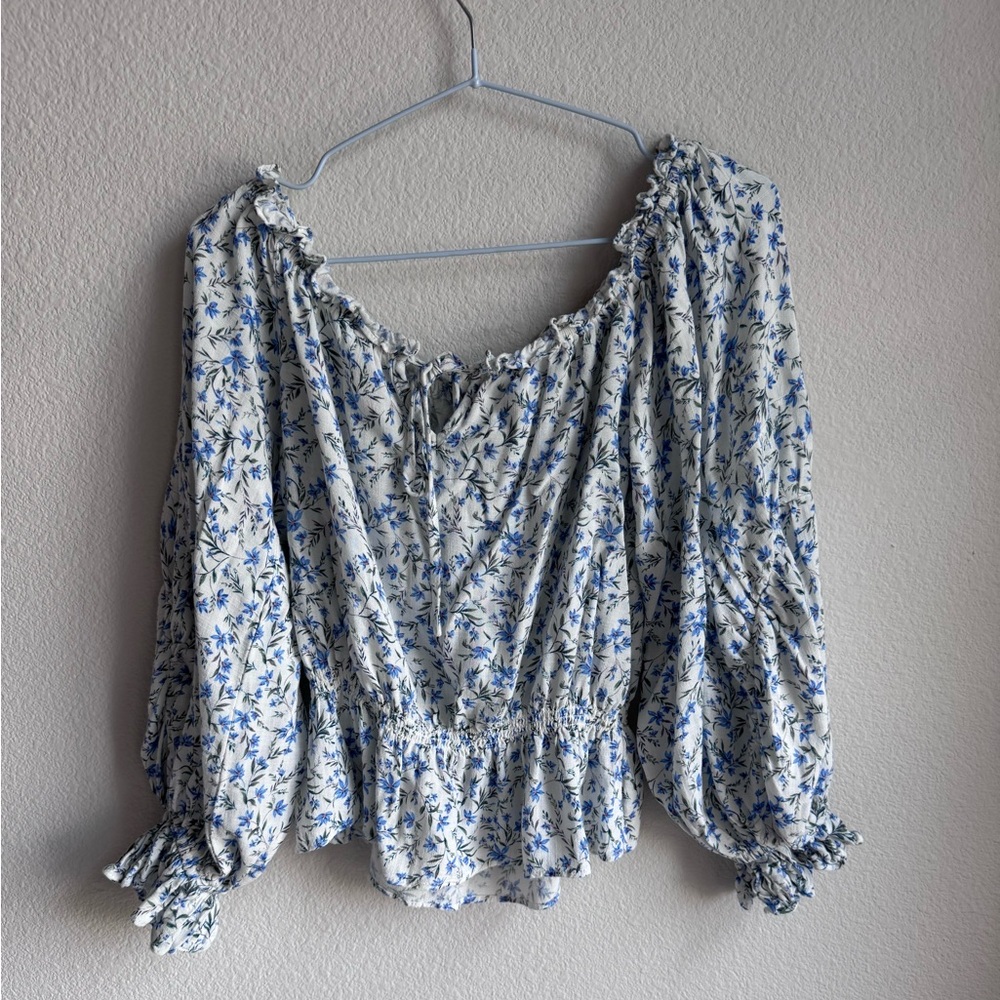 Blu Pepper Floral Blouse in Blue and White